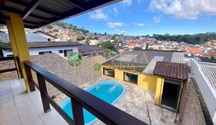 Edicula com piscina,  churrasqueira, 4 quartos e hidromassagem à venda na Agronômica.
