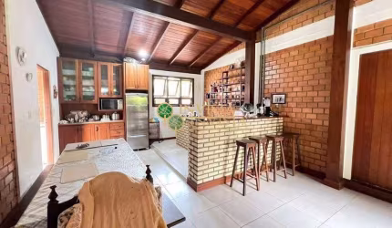 Á venda no Morro das Pedras! Casa com 3 quartos.