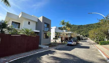 À venda | Casa em Condomínio fechado de alto padrão com 4 suítes - Cachoeira do Bom Jesus - Florianópolis.