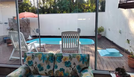 Deck com piscina, churrasqueira e 3 quartos à venda no Ribeirão da Ilha.