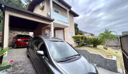 À venda | 2 Pavimentos, Edícula, 3 quartos, 200m² e 2 vagas de garagem.