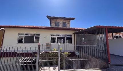 2 pavimentos, 4 suítes e 2 vagas à venda no Jardim Atlântico.
