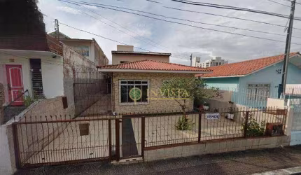 Casa com edícula e 5 vagas de garagem à venda no Saco dos Limões.