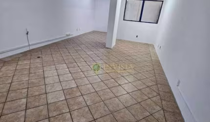 Loja comercial com 118m²com 1 vaga à venda no Centro de Florianópolis.