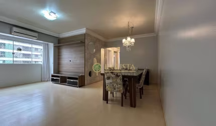 Andar alto, semi mobiliado, 3 quartos e 1 vaga à venda no Centro de Florianópolis.