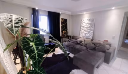 Andar alto, semi mobiliado, 2 quartos e 1 vaga à venda no Centro próximo ao Colégio Catarinense.