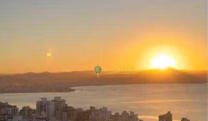 Alto padrão, vista permanente para o mar, 2 quartos e 2 vagas à venda no Centro próximo ao Beiramar Shopping.
