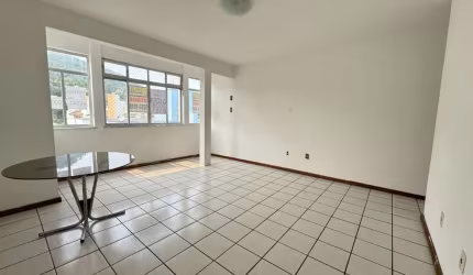 Próximo a UFSC! Apartamento com 3 quartos e 1 vaga livre à venda no Pantanal.