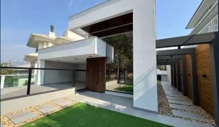 Alta padrão à venda na Pedra Branca! Piscina privativa, área gourmet e 3 quartos.