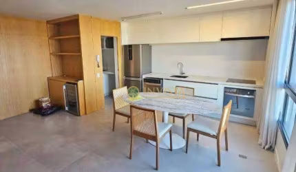 À venda próximo ao Passeio Pedra Branca na Palhoça! Mobiliado, Andar alto, 3 suítes e 2 vagas de garagem.