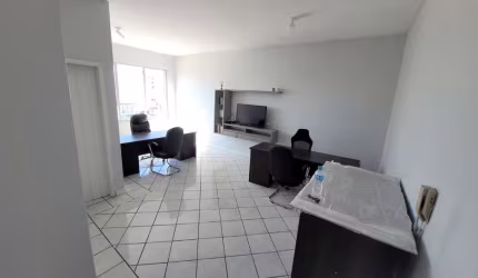 Locação no bairro Estreito! Sala comercial mobiliada e com Vista Mar.