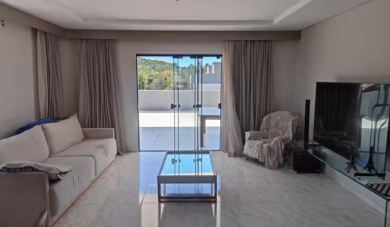 À venda no Campeche! Terraço com Jacuzzi privativa, 3 quartos e 1 vaga de garagem.
