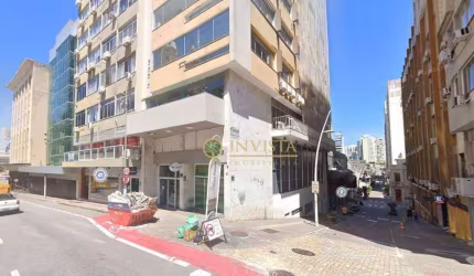 Loja comercial com 643m² para locação no Centro de Florianópolis.