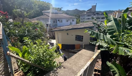 À venda com rentabilidade mensal no bairro Saco Grande!