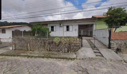 À venda em Forquilinha! 4 quartos, churrasqueira e 2 vagas de garagem.