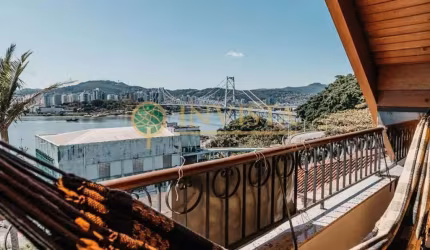 Alto padrão com Vista Mar, Piscina aquecida privativa, churrasqueira, lareira e 3 quartos - À venda no bairro Estreito.