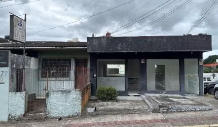 Casa comercial e residencial com 6 vagas - Locação no Bairro Estreito!