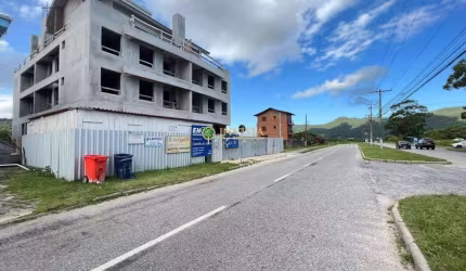 À venda na Praia dos Açores! Sacada com churrasqueira, 2 quartos e 1 vaga de garagem.