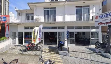Prédio Comercial para locação no bairro Kobrasol! 2 pavimentos, 6 salas, 3 vagas de garagem e 5 banheiros.