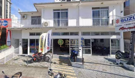 Prédio Comercial para locação no bairro Kobrasol! 2 pavimentos, 6 salas, 3 vagas de garagem e 5 banheiros.