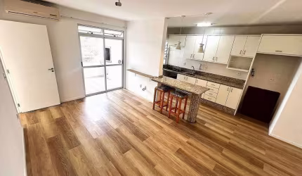 À venda no Itacorubi! 2 quartos, sacada com churrasqueira e 1 vaga de garagem.