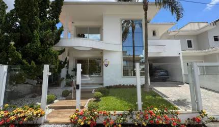 Porteira Fechada! Mobiliada, piscina privativa, churrasqueira, hidromassagem, 3 quartos, closet e 2 vagas de garagem.