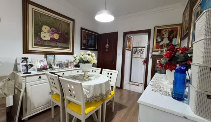 À venda na Praia Comprida, São José! 2 quartos, 56m² e piso laminado.