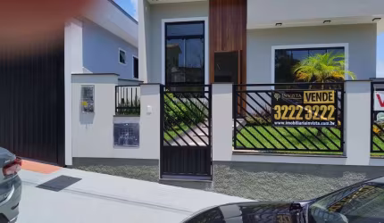 À venda no Loteamento Lisboa! Casa com 4 quartos, churrasqueira e 176m²