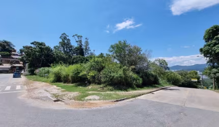 Terreno com Vista Mar e  668m² - À venda na Agronômica.