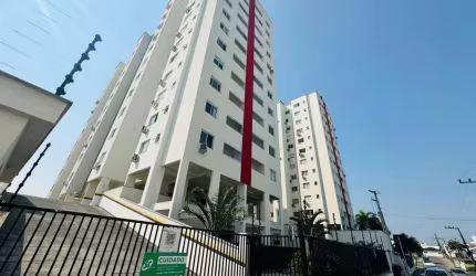 Locação no bairro Pedra Branca! Mobiliado, 2 quartos, 1 vaga de garagem e área de lazer completa.