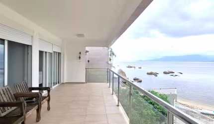 Locação no bairro Itaguaçu! Vista permanente para o Mar, 3 quartos e 5 vagas de garagem.