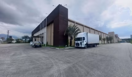 Galpão com 2800m² para locação na Palhoça.