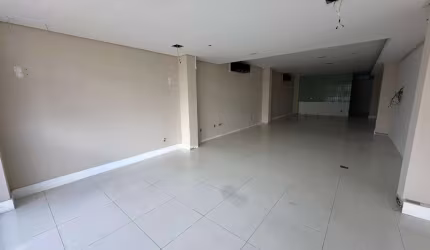 Sala comercial com 120m² - Locação no bairro Saco Grande.