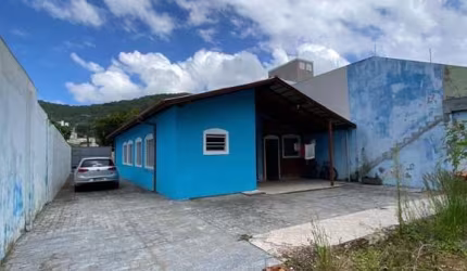 Oportunidade de Investimento! Casa com 6 quartos, Kitnets , 360m² e 6 vagas de garagem.