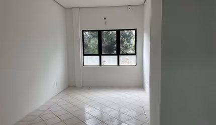 Loja Comercial de 19m² no Shopping Trindade.
