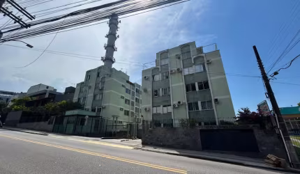 Cobertura com 2 quartos, churrasqueira, terraço e 1 vaga de garagem - À venda no bairro Estreito.