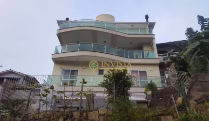 Alto Padrão no bairro Saco Grande! 3 andares, 440m², Vista Mar, 4 quartos e Hidromassagem - À venda em Florianópolis.