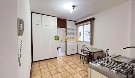 À venda no Centro de Florianópolis! Studio Mobiliado com 29m² privativos.