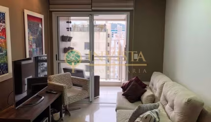 Locação - 2 quartos, 76m² de área construída, sol da manhã e 2 vagas de garagem - Centro de Florianópolis