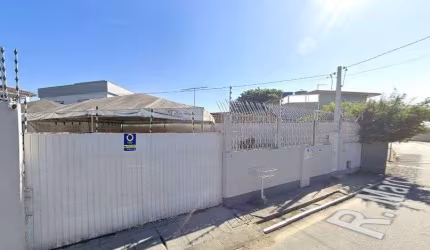 Locação! Viabilidade Comercial, 15 quartos, piscina, churrasqueira e 4 vagas de garagem.