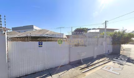 Locação! Viabilidade Comercial, 15 quartos, piscina, churrasqueira e 4 vagas de garagem.