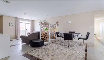 Duplex no Centro de Florianópolis! 4 quartos, terraço privativo e 2 vagas de garagem.