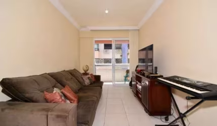 À venda | Apartamento de 86m² com sacada, 3 quartos e 1 vaga de garagem – Centro, Florianópolis.