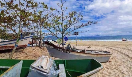 À venda na Praia de Ponta das Canas.