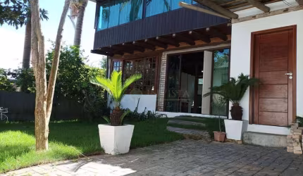 À venda | 3 quartos, 170² construídos e 2 vagas de garagem - Forquilhinha, em São José.