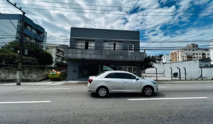 Prédio Comercial no Bairro Estreito