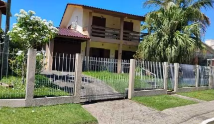 À venda | Condomínio Fechado, 229 m², churrasqueira, 3 quartos e 3 vagas de garagem - Praia dos Ingleses, em Florianópolis.