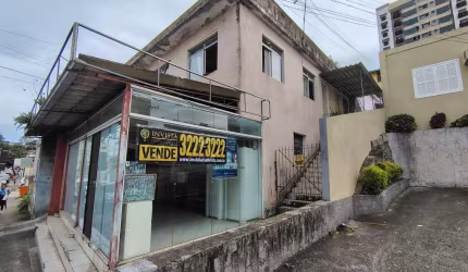 À venda | Imóvel de uso misto (residencial e comercial), 350 m², localização privilegiada – Estreito, Florianópolis.