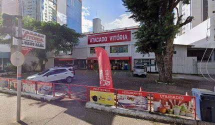 Locação | 815 m², 7 salas e 11 vagas de garagem - Estreito, em Florianópolis.