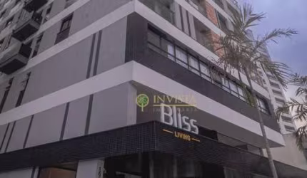 À venda no Estreito! Apartamento com 2 suítes e vaga dupla de garagem.